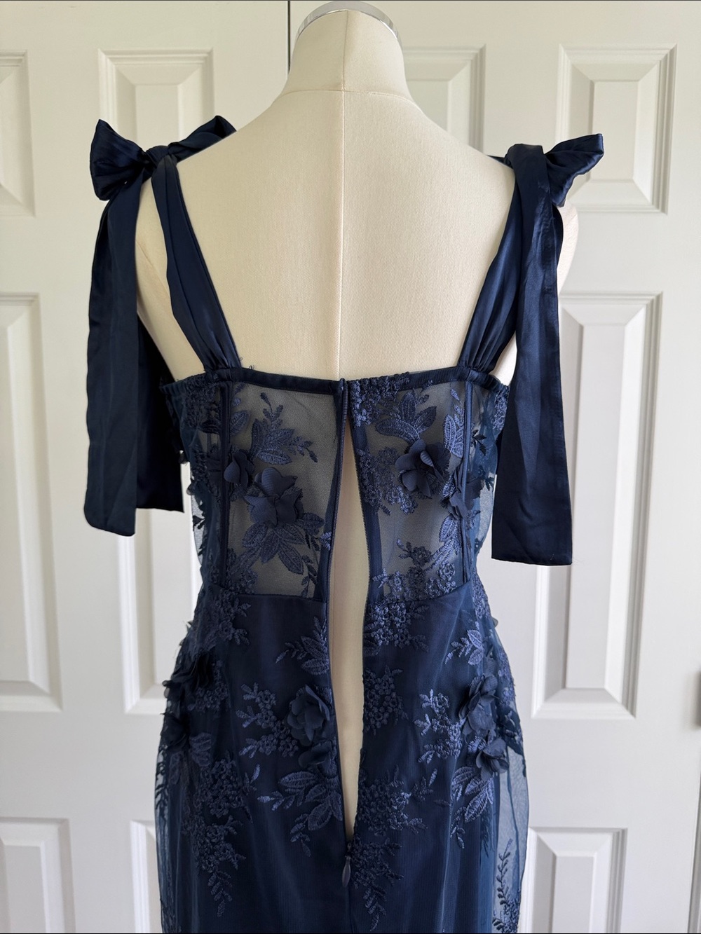 NWT Lulus Charisma Navy 3D Floral Bustier Tie Strap Wedding Guest Dress Size L - Picture 11 of 15